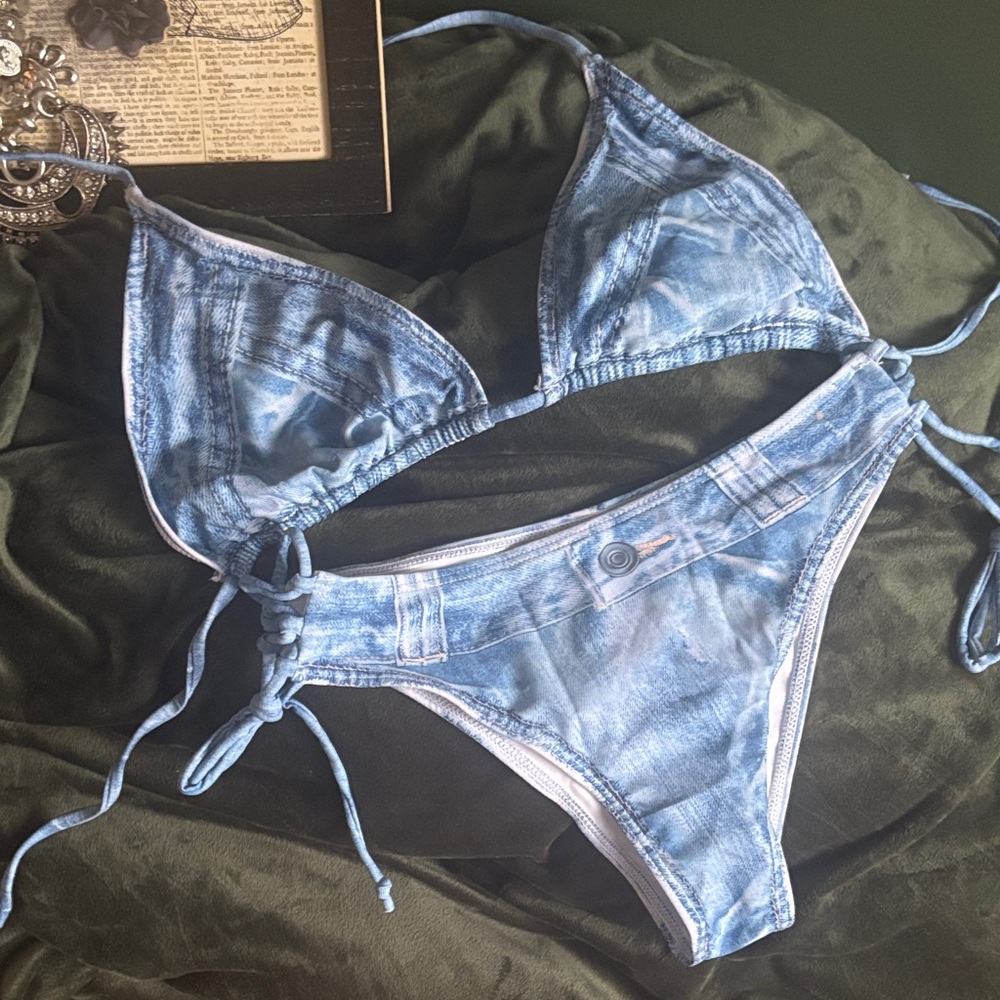 🌺🖤🌺Women’s Light Blue Jean print  Bikini Bottoms and Top Set size M